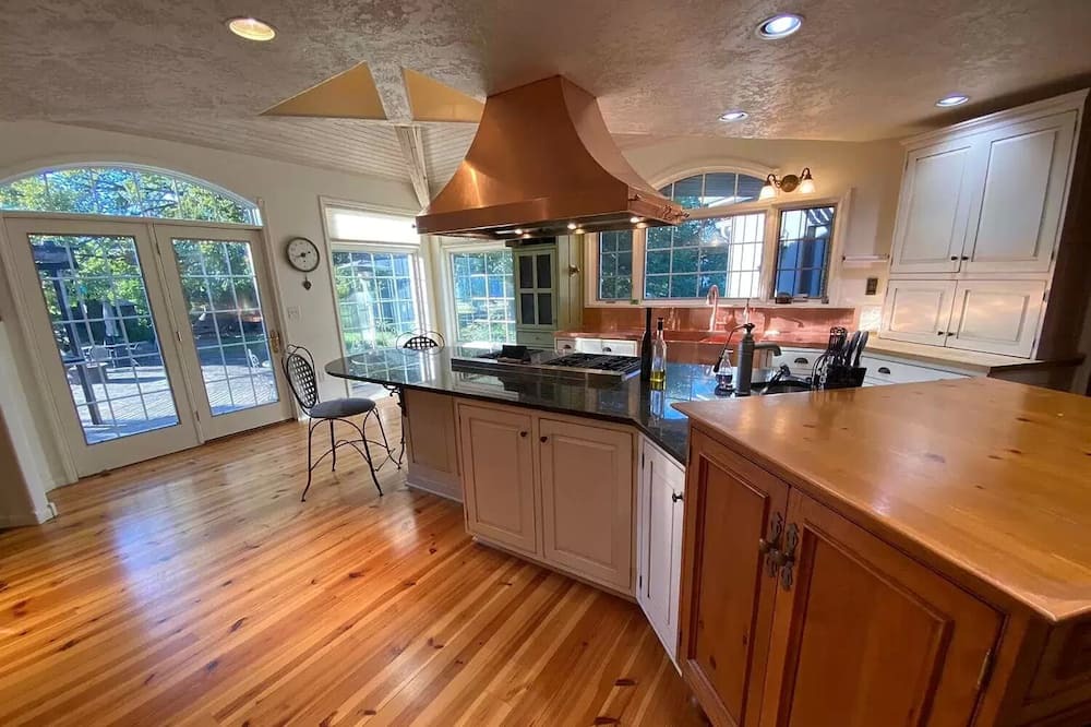 Photo of Kitchen in Ada