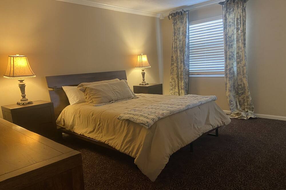 Photo of Bedroom in Ada