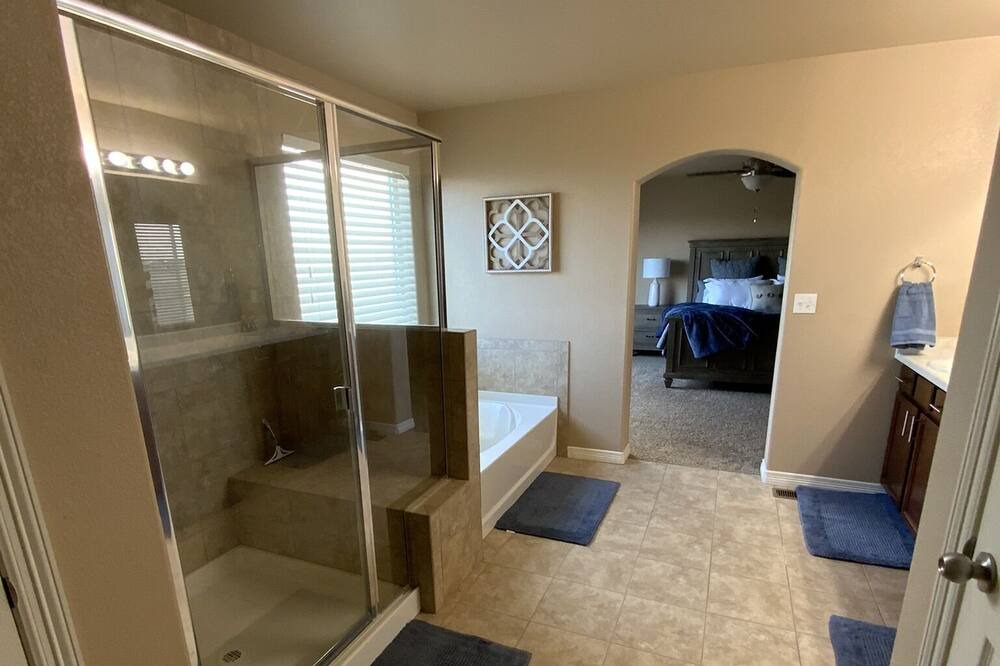 Photo of Bathroom in Cimarron Hills