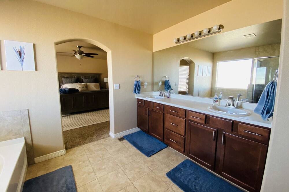 Photo of Bathroom in Cimarron Hills