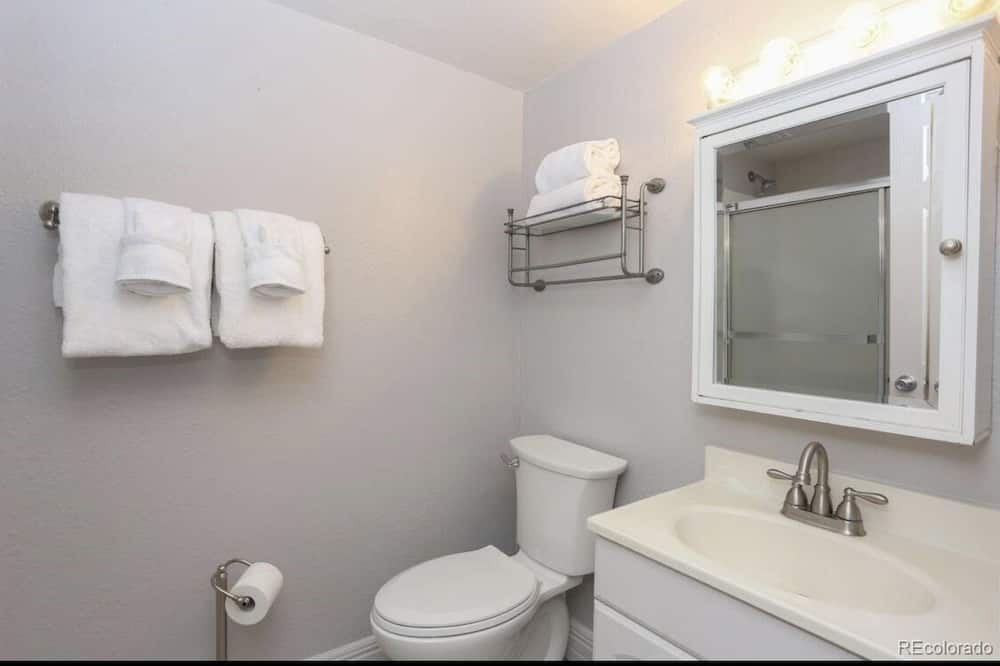 Photo of Bathroom in Summit Cove