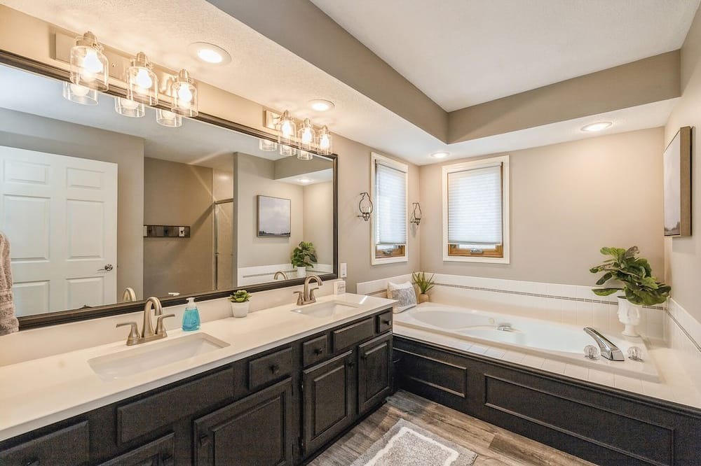 Photo of Bathroom in Urbandale