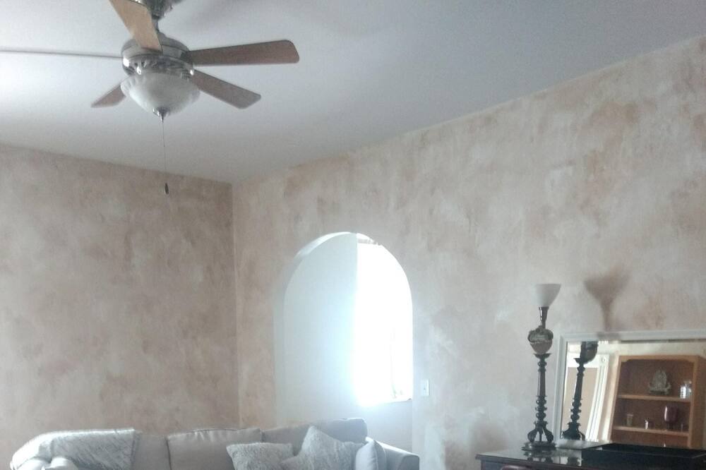 Photo of Livingroom in Lincoln County