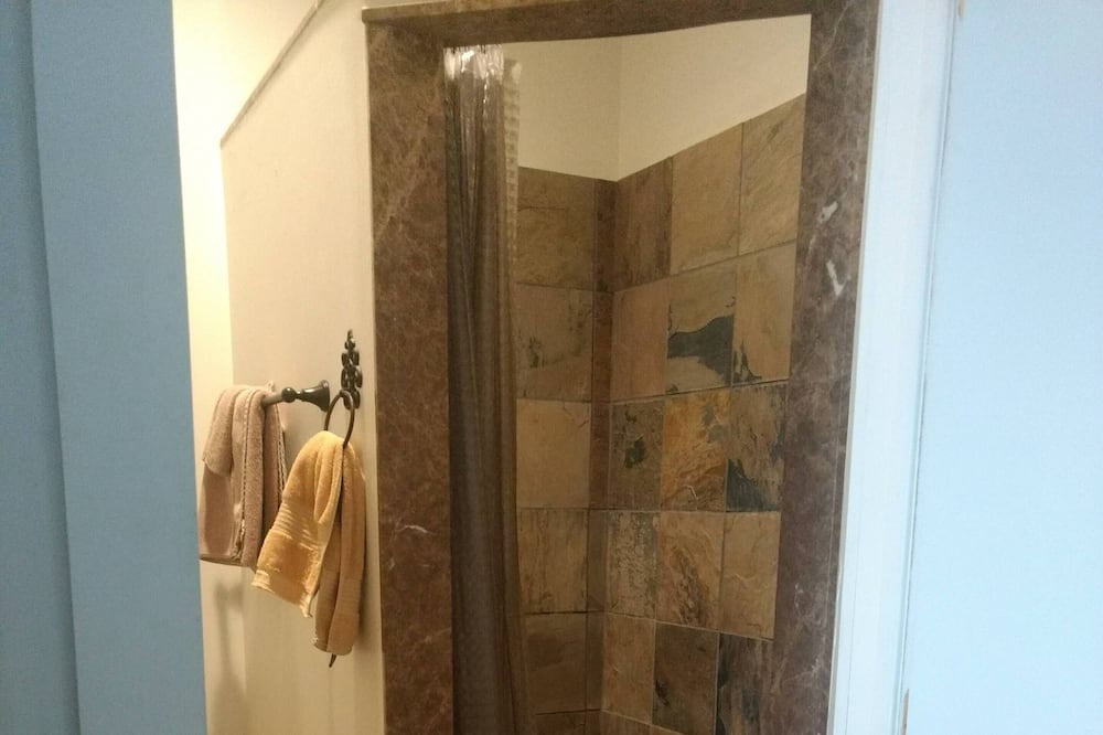 Photo of Bathroom in Lincoln County