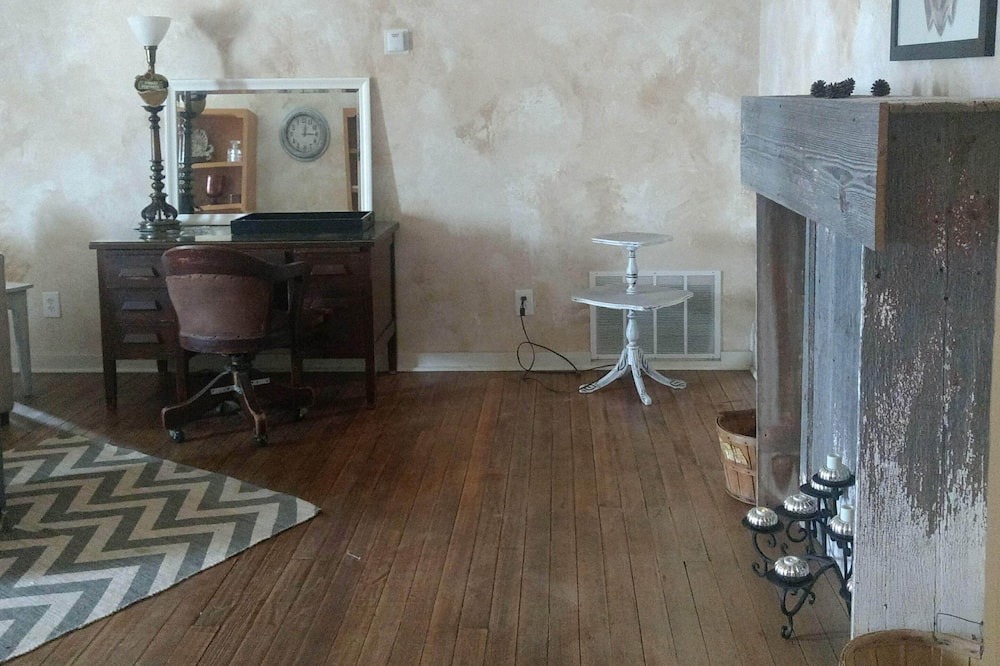 Photo of Bedroom in Lincoln County