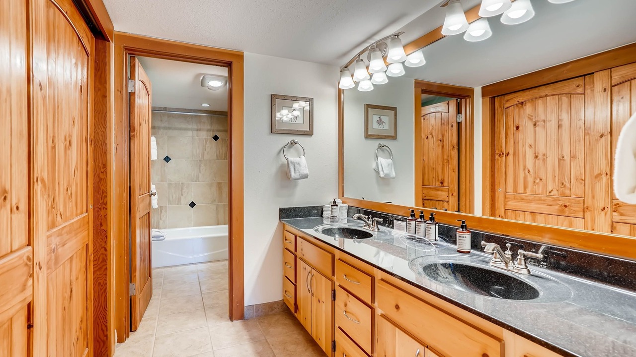 Photo of Bathroom in Lakeside Village