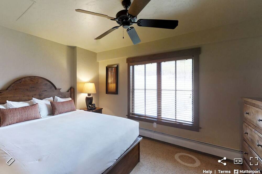 Photo of Bedroom in Peak 8