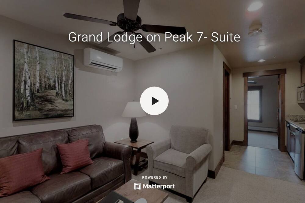 Photo of Livingroom in Peak 8