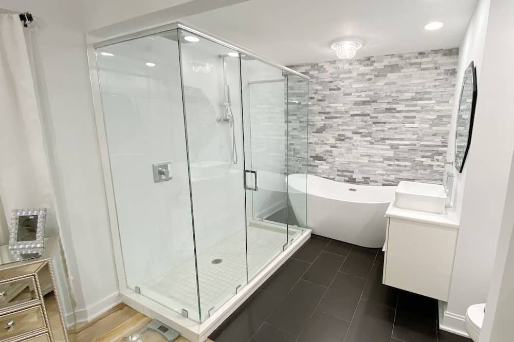 Photo of Bathroom in Lenexa