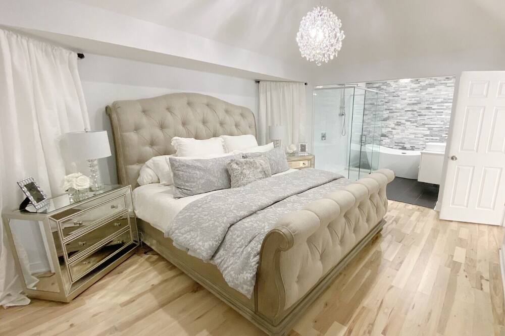 Photo of Bedroom in Lenexa