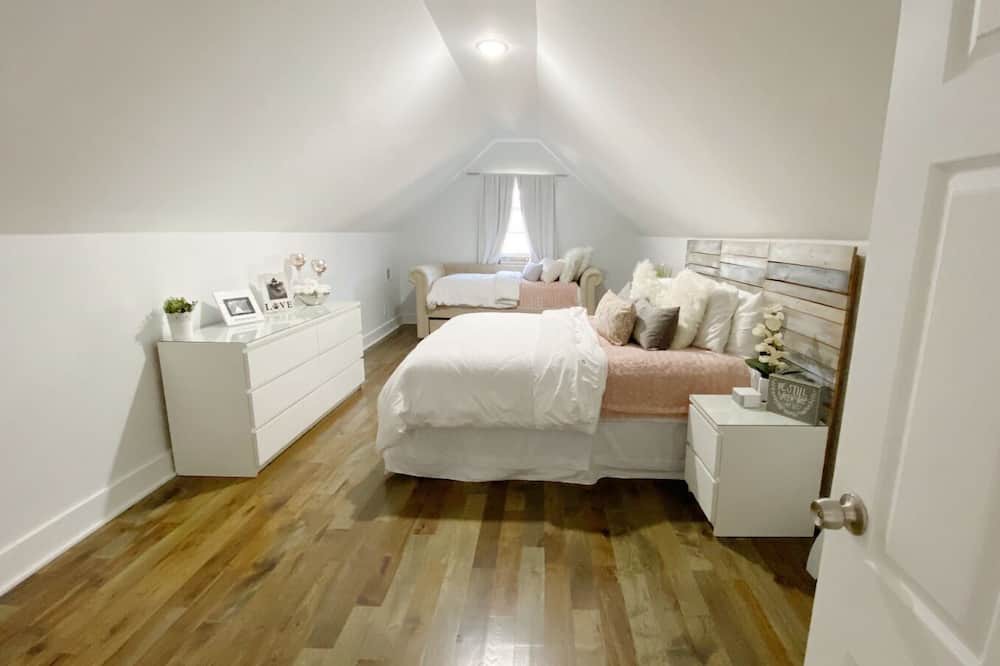 Photo of Bedroom in Lenexa