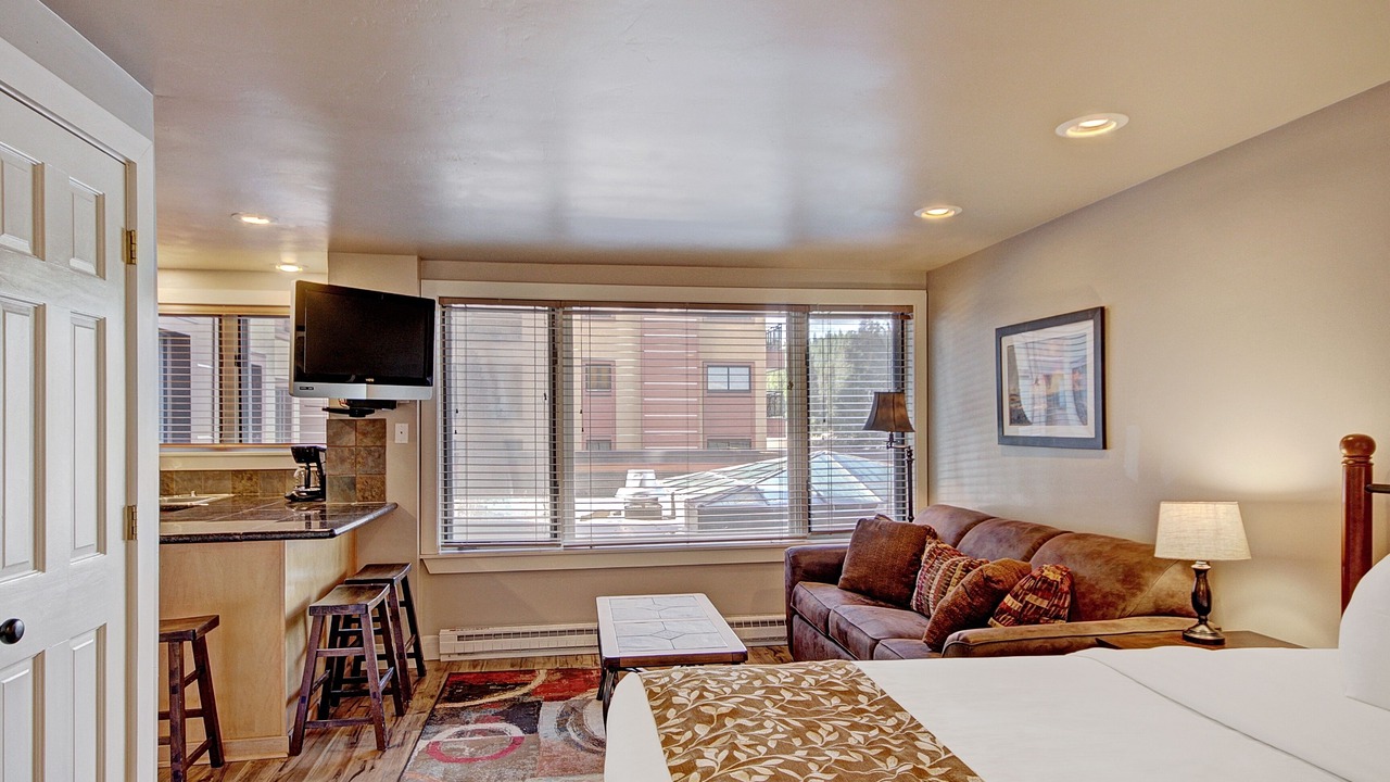 Photo of Livingroom in Peak 9
