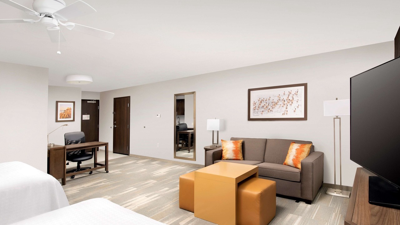Photo of Livingroom in I-435 West KC-KS