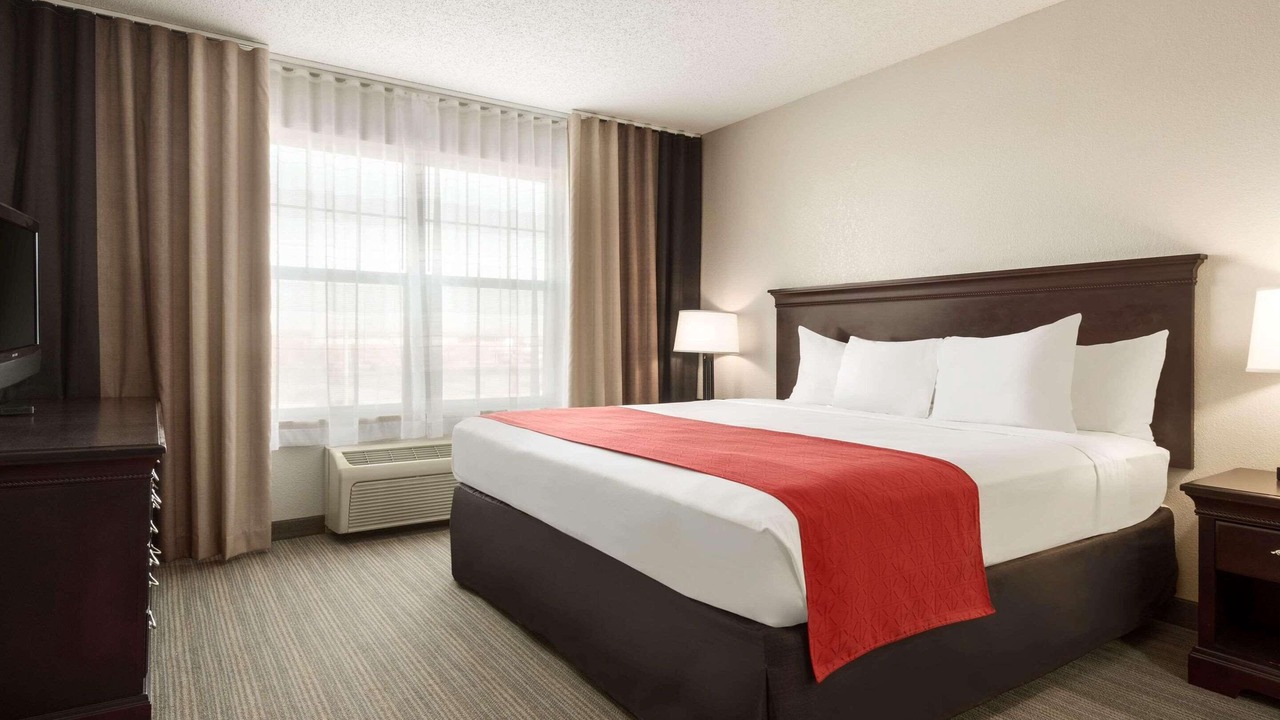 Photo of Bedroom in I-435 West KC-KS