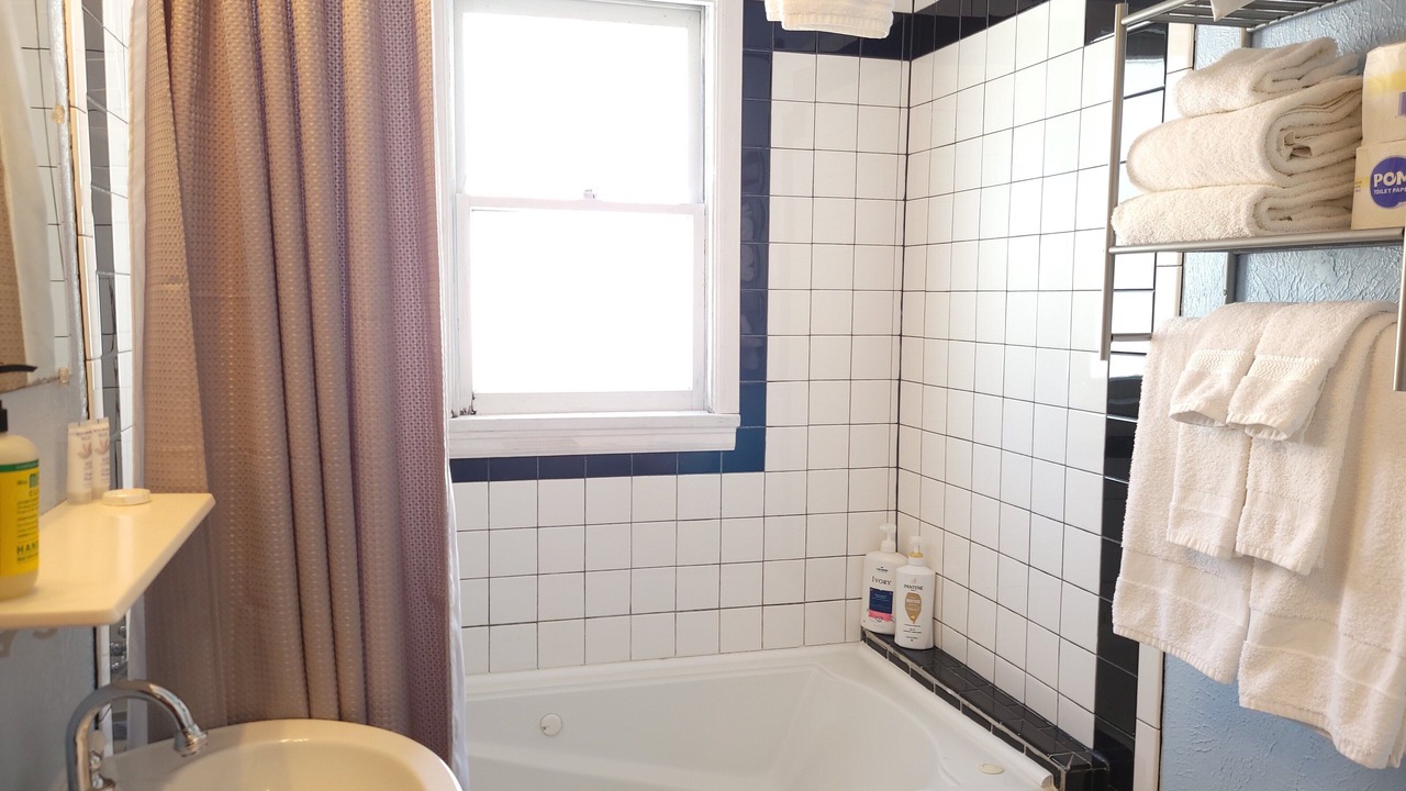 Photo of Bathroom in Lyons