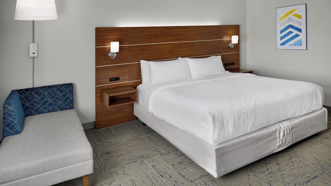 Photo of Bedroom in I-435 West KC-KS