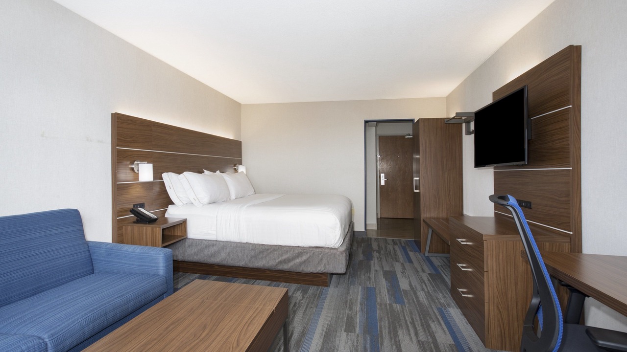 Photo of Bedroom in I-435 West KC-KS