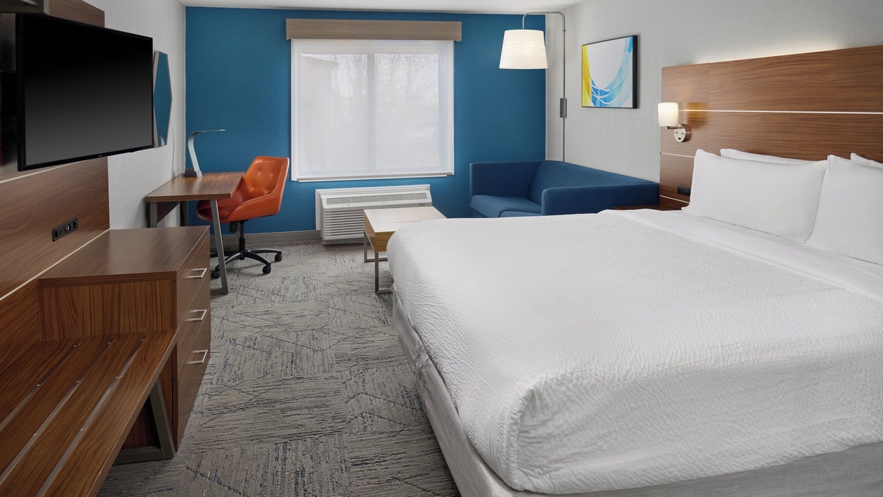 Photo of Bedroom in I-435 West KC-KS