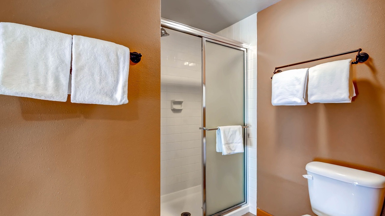 Photo of Bathroom in Lakeside Village