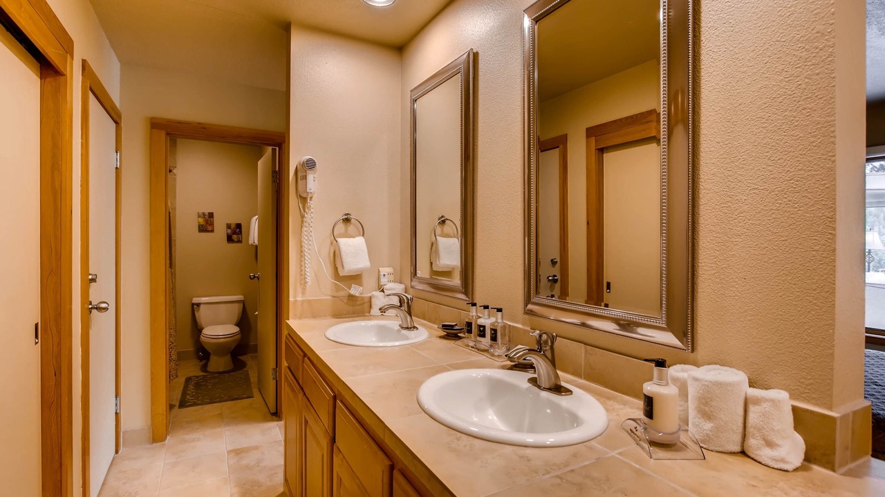 Photo of Bathroom in Lakeside Village