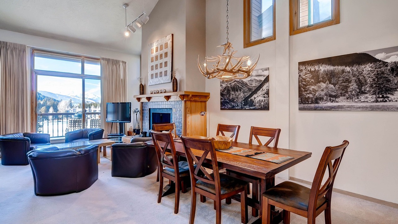 Photo of Livingroom in Lakeside Village