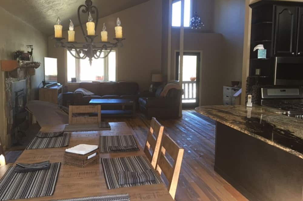 Photo of Bedroom in Summit Cove