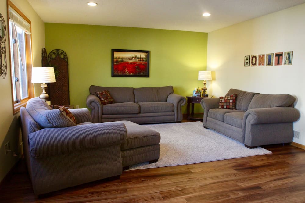 Photo of Bedroom in Troutman Park