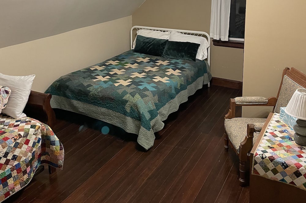 Photo of Bedroom in Saratoga