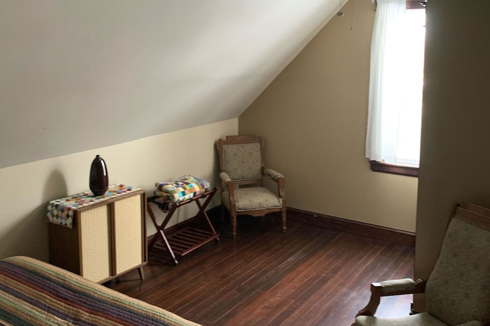 Photo of Bedroom in Saratoga