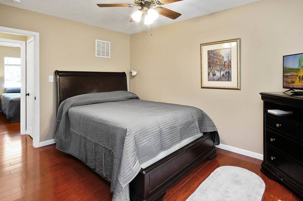 Photo of Bedroom in Lenexa