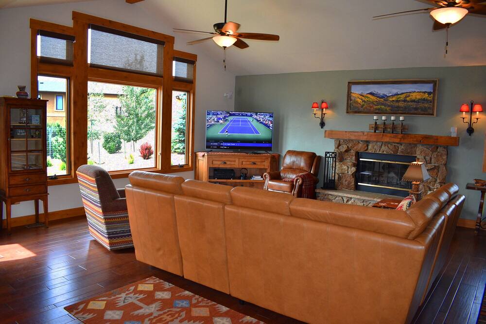 Photo of Livingroom in Estes Park