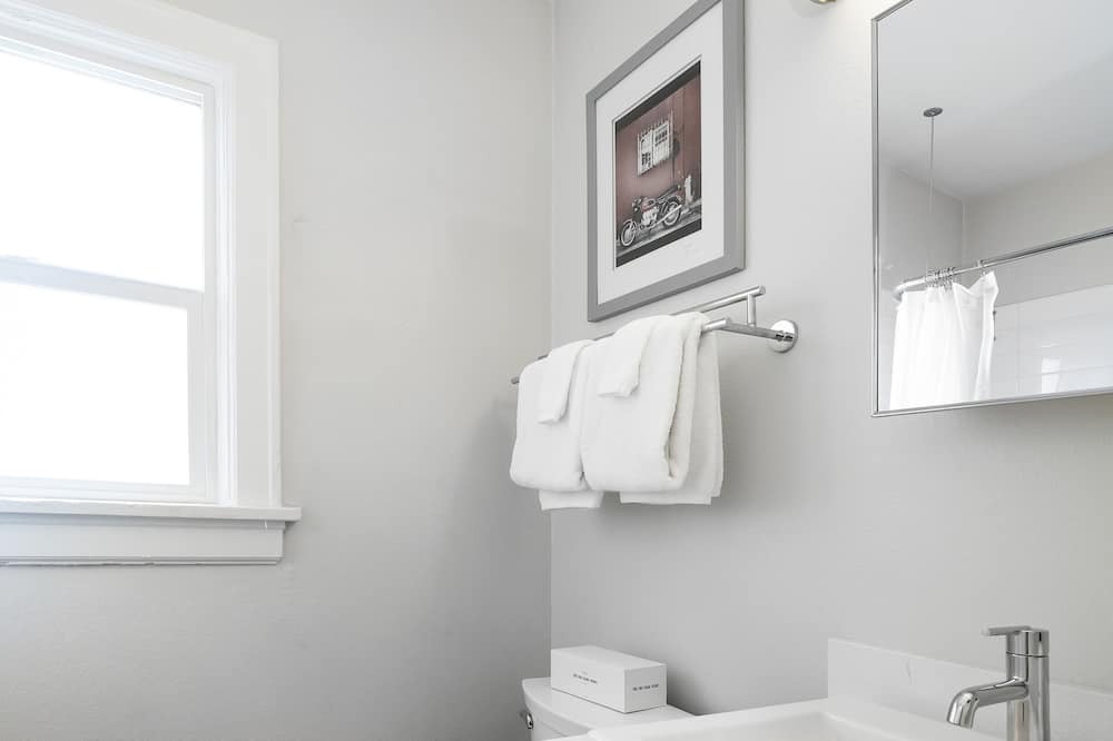Photo of Bathroom in West Colfax