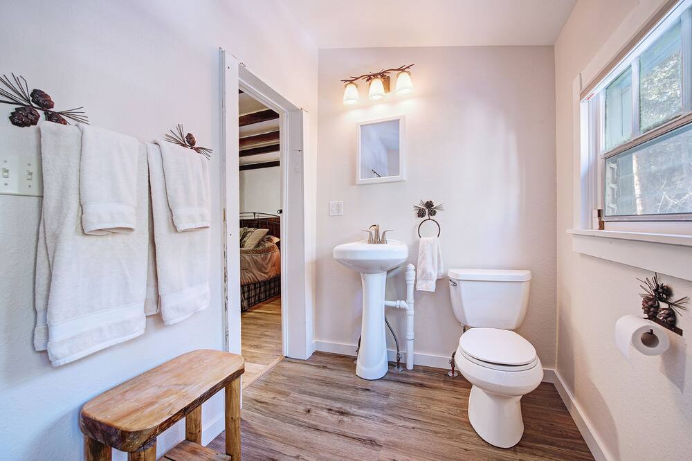 Photo of Bathroom in Lyons