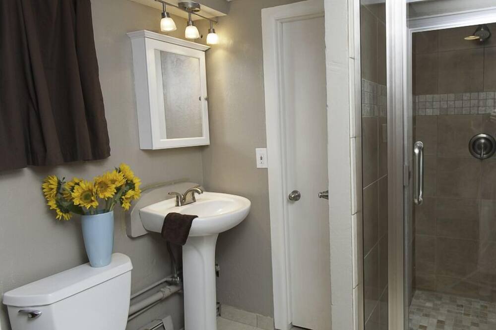 Photo of Bathroom in Green Meadows