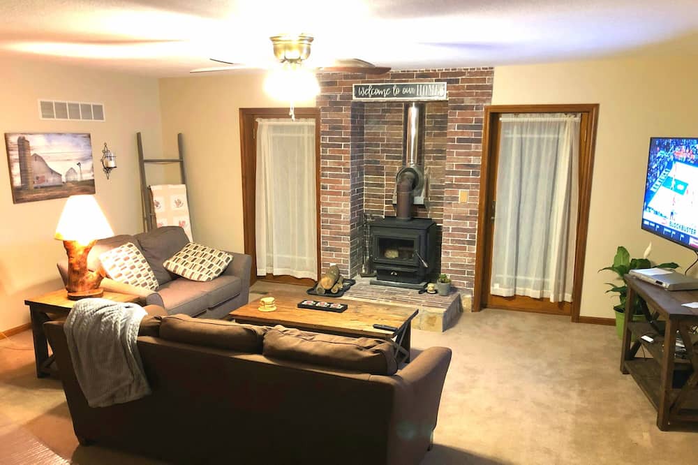 Photo of Livingroom in Edwardsville