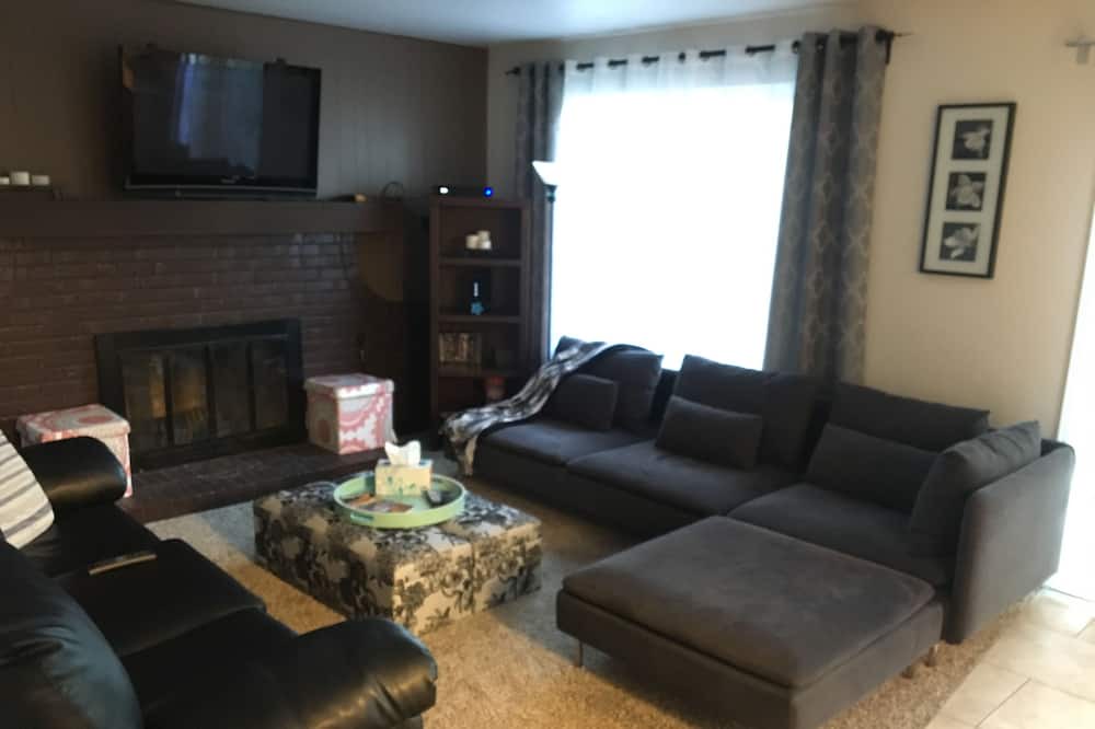 Photo of Livingroom in Aurora