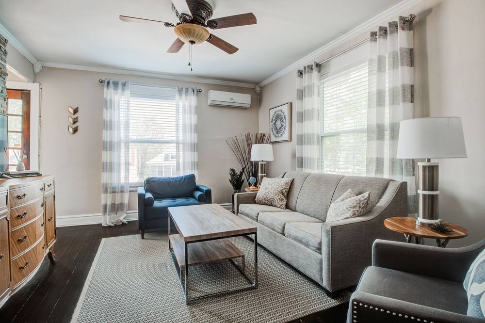 Photo of Livingroom in Southmoreland