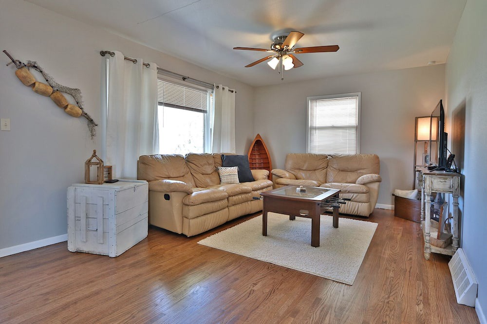 Photo of Livingroom in Milford