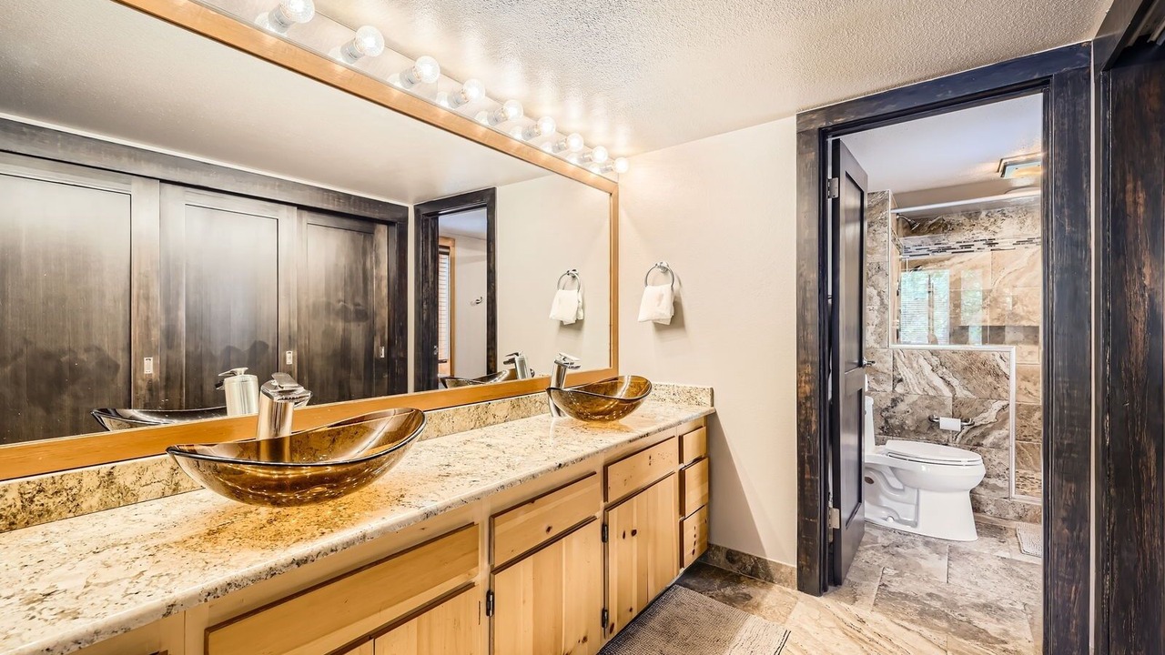 Photo of Bathroom in Lakeside Village