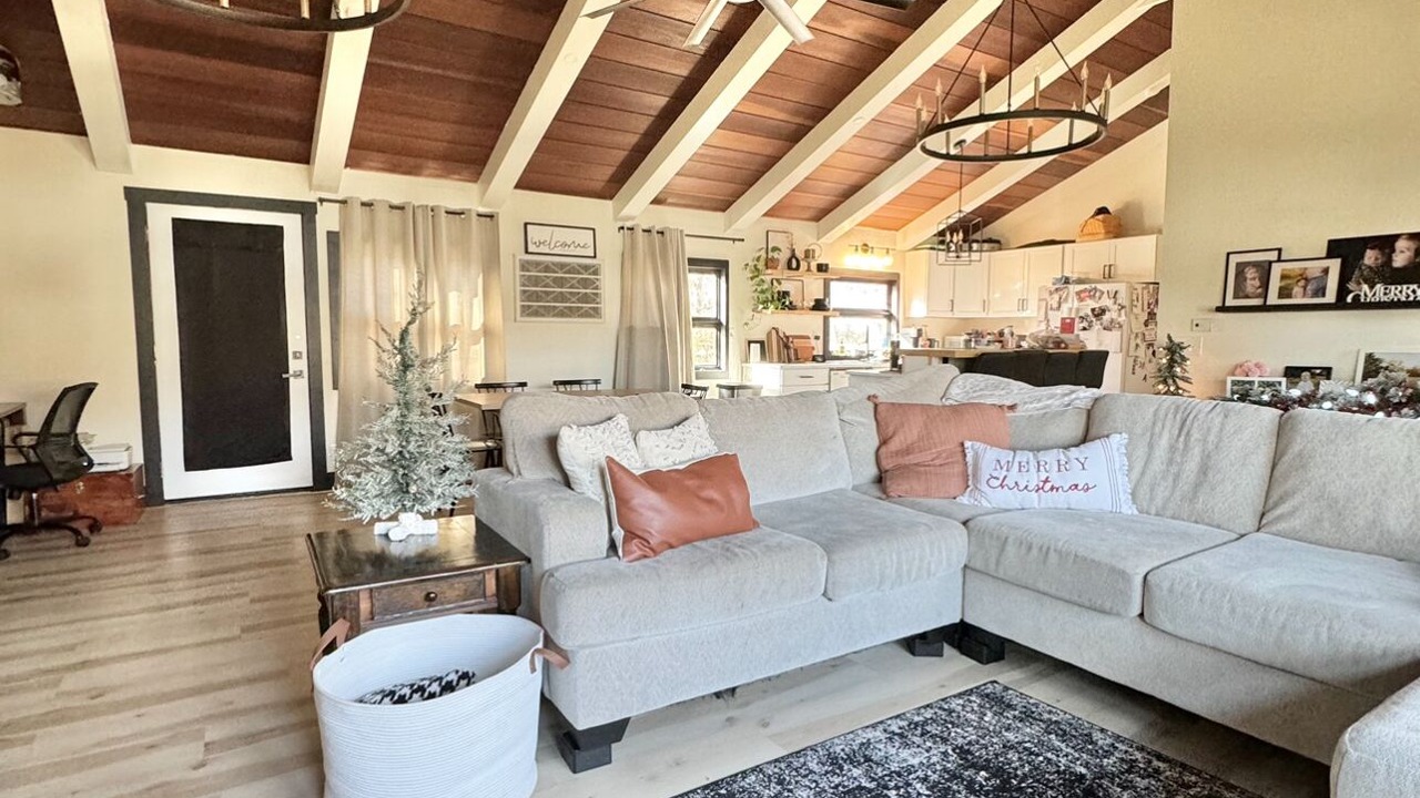 Photo of Livingroom in Grove