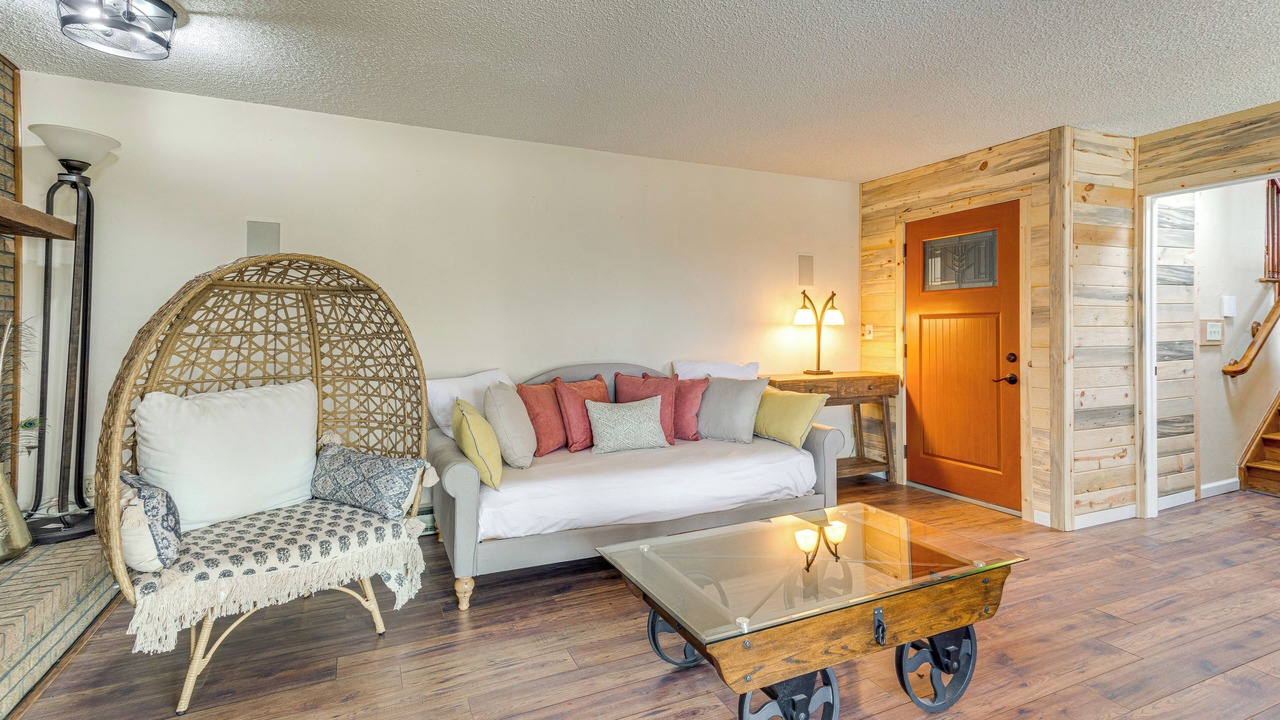 Photo of Livingroom in Aurora