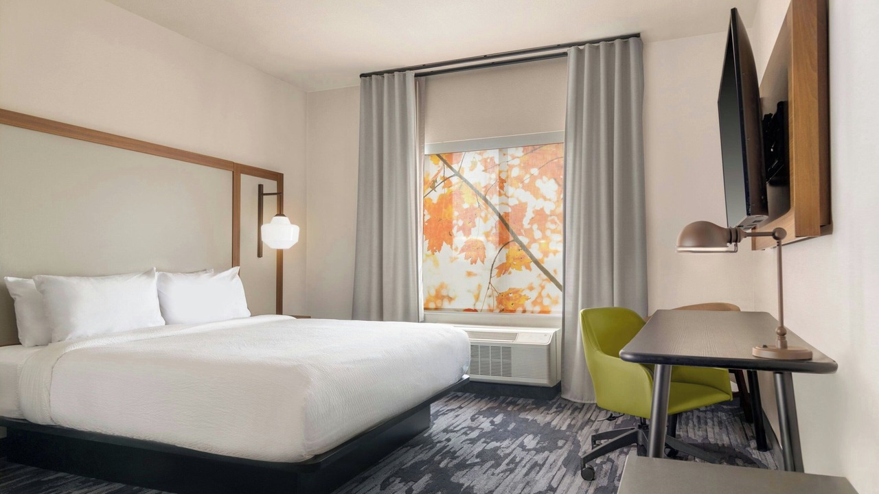 Photo of Bedroom in I-435 West KC-KS