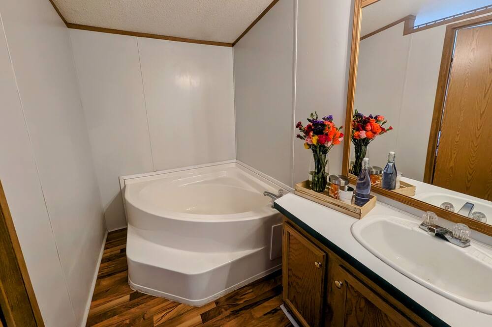 Photo of Bathroom in Keith County