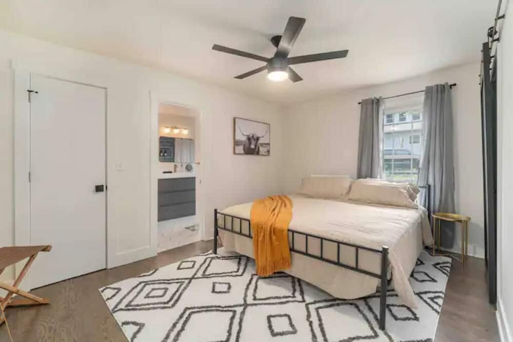 Photo of Bedroom in Grandview