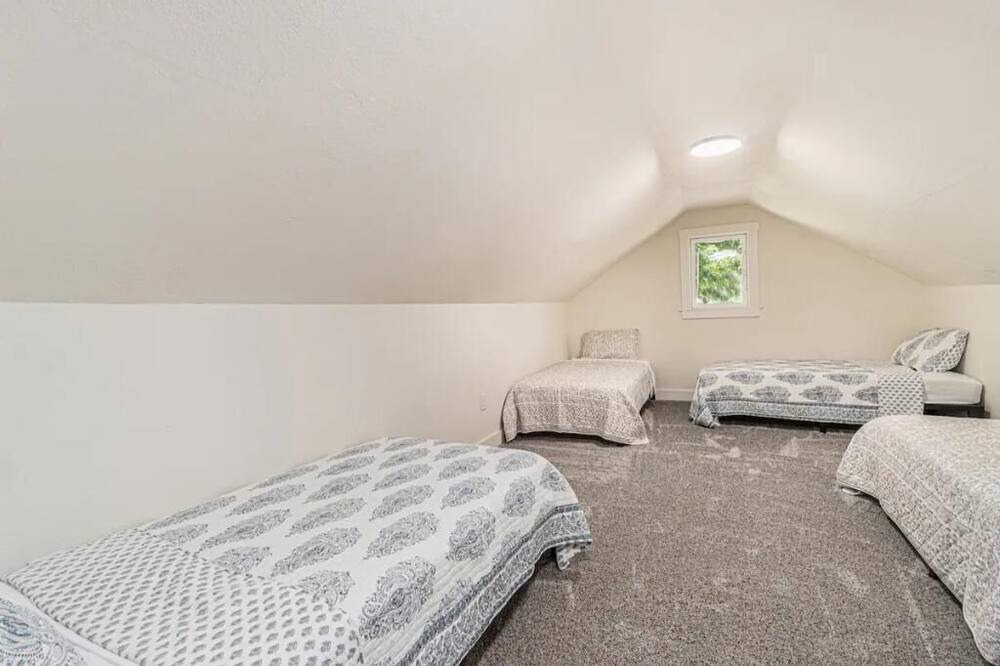 Photo of Bedroom in Grandview