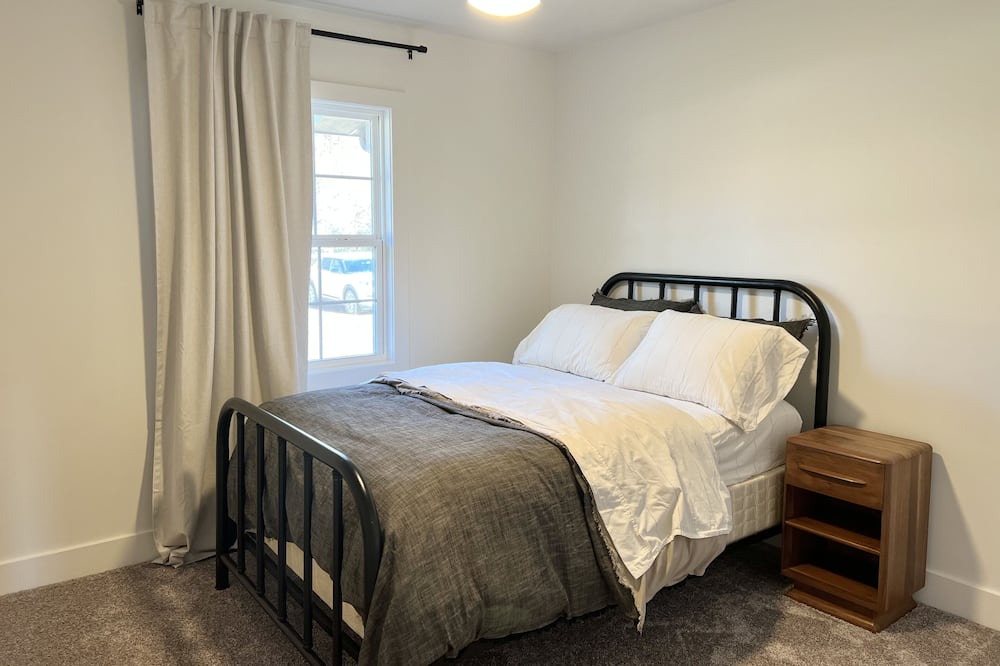 Photo of Bedroom in Pittsburg