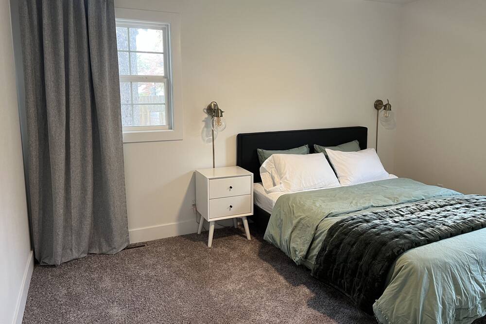 Photo of Bedroom in Pittsburg