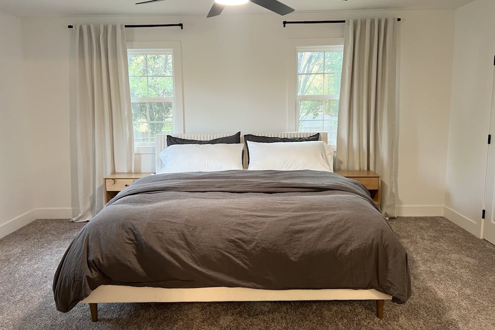 Photo of Bedroom in Pittsburg