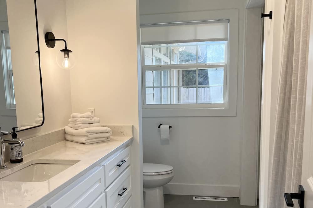 Photo of Bathroom in Pittsburg