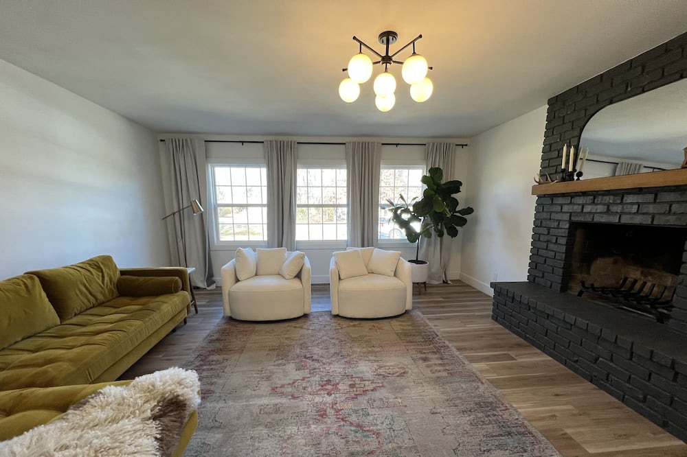 Photo of Livingroom in Pittsburg